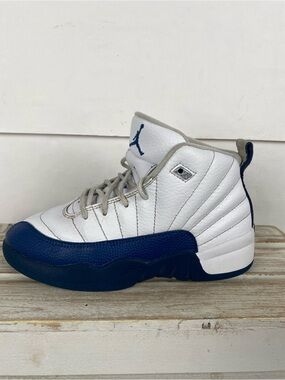 Nike Air Jordan 12 Retro Basketball leather Shoes blur white size 1Y.